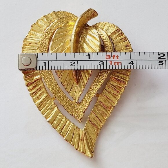 Vintage Gerry's Leaf Brooch Textured Brushed Gold Tone 3D Fall Autumn Timeless - Picture 10 of 10